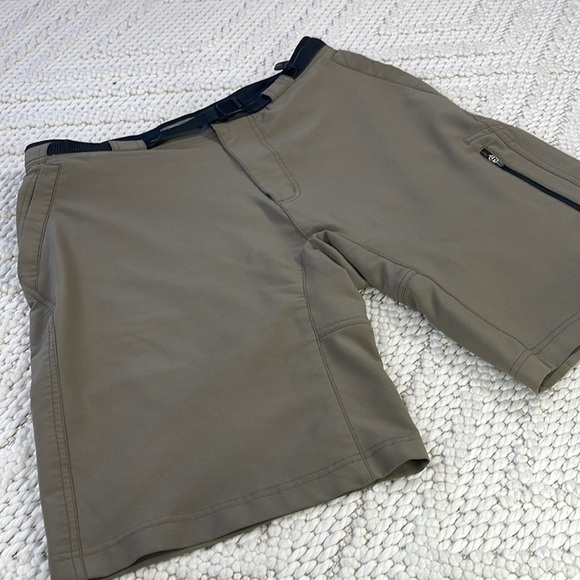 REI Shorts size Medium - Picture 2 of 6